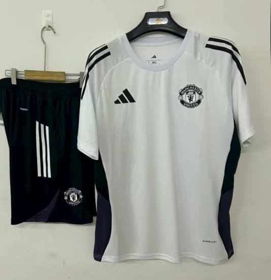 25/26 Manchester United Pre-Match Training Jersey White+ Shorts — Manchester United Football Club